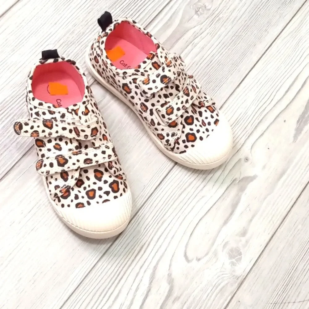 (76-3819)  Cat & Jack Shoes  Sz 5